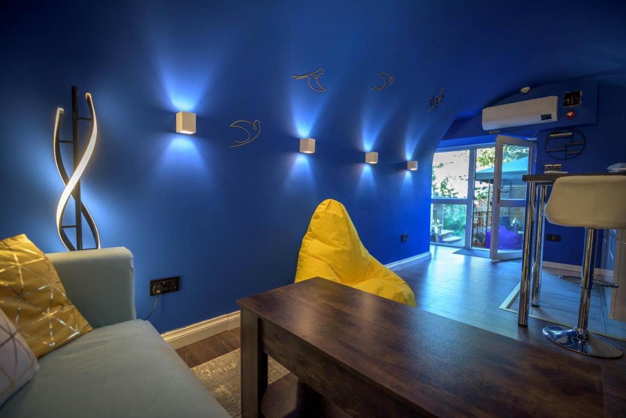 Quirky Vaulted Flat With Terrace Apartamento Bath Exterior foto