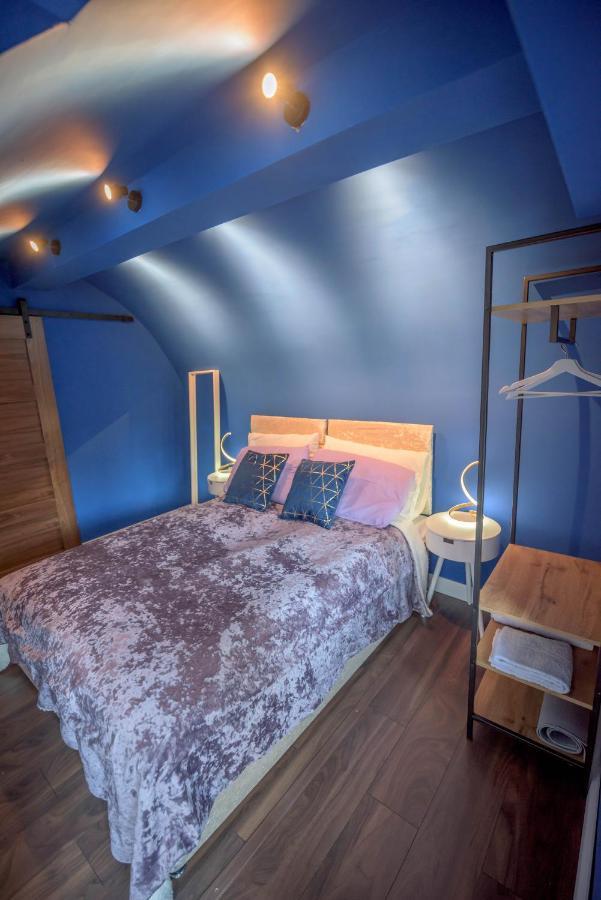 Quirky Vaulted Flat With Terrace Apartamento Bath Exterior foto