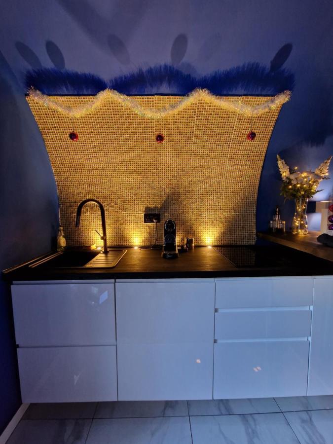 Quirky Vaulted Flat With Terrace Apartamento Bath Exterior foto